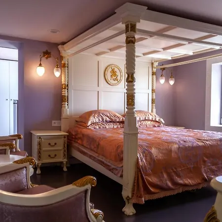 Couette-café Saint-georges -located In The Centre Of Bruges- 4*