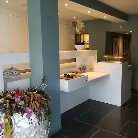 Couette-café Saint-georges -located In The Centre Of Bruges- Bruges